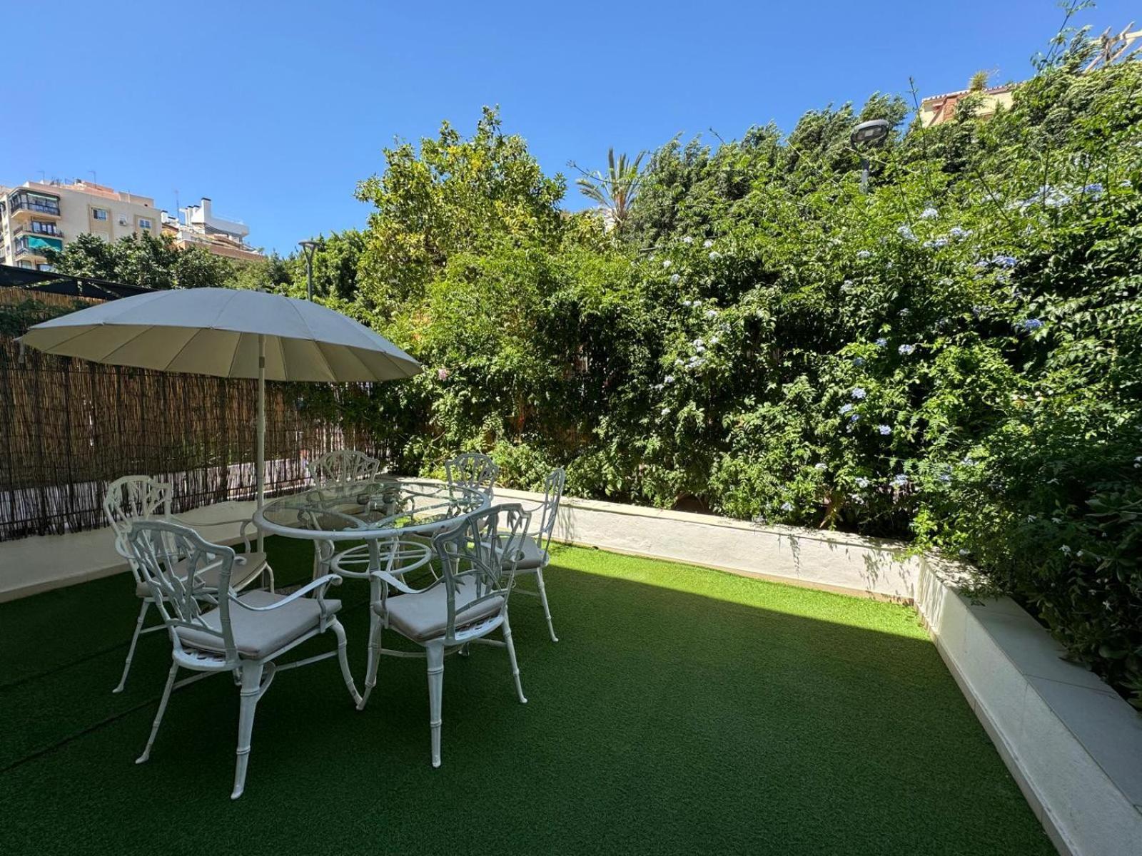 Urbe10 Pries Suite Málaga Exteriör bild